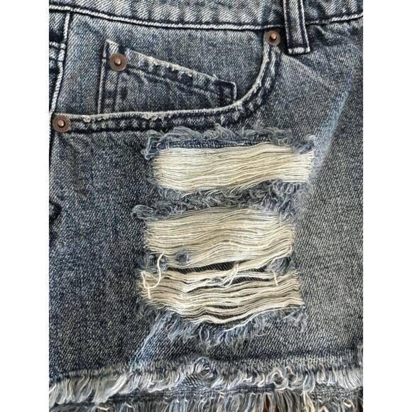 Volcom Yae Juniors Size 7 Blue Denim distressed Cut-off Shorts NWT - Picture 11 of 16